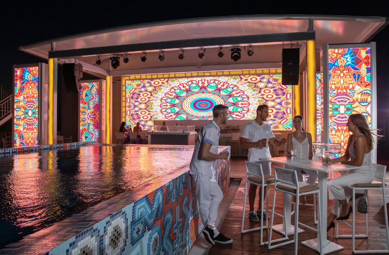 Royalton Chic Cancun, An Autograph Collection All-Inclusive Resort - Adults Only Εξωτερικό φωτογραφία The pool at the nightclub