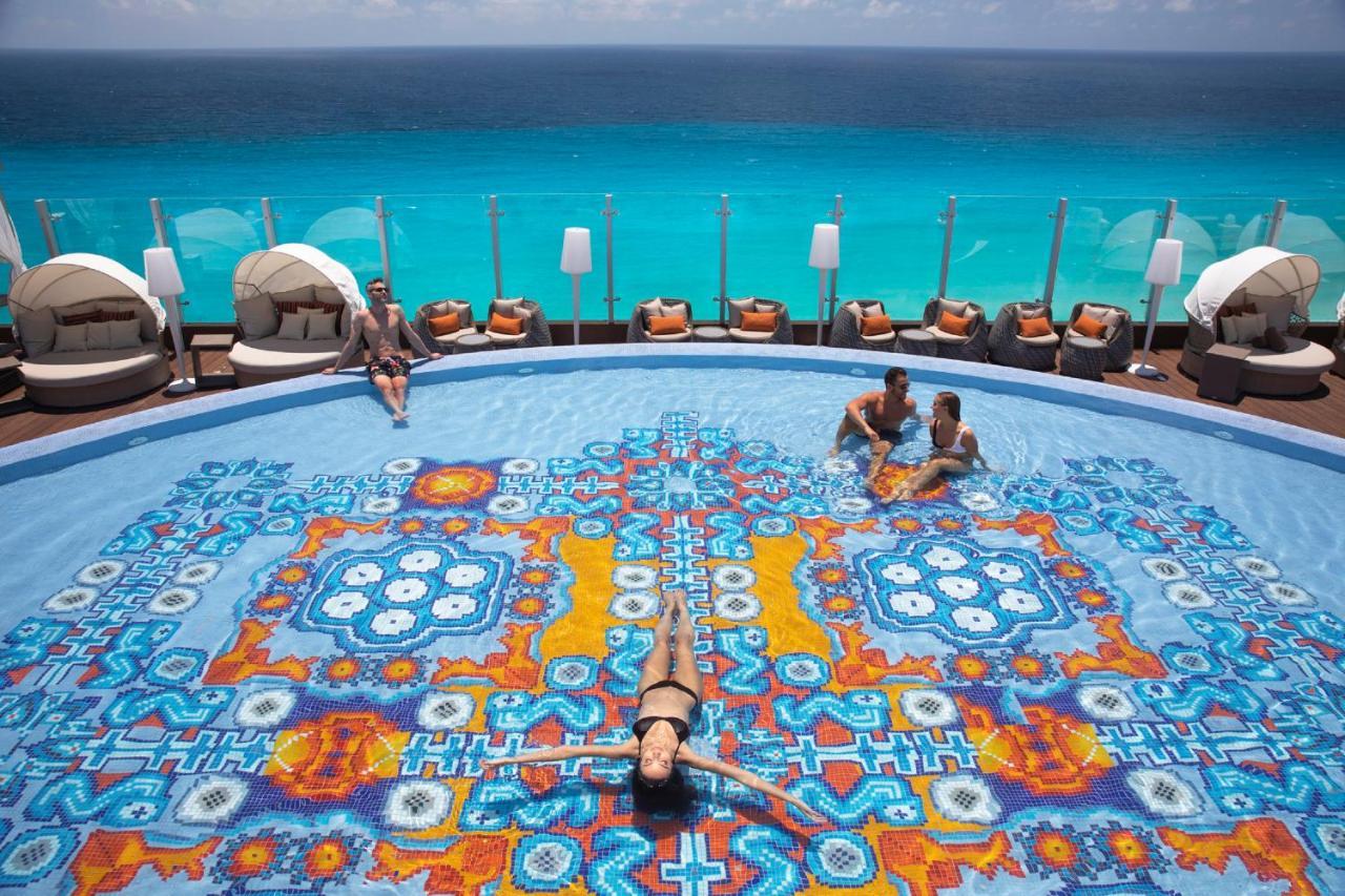 Royalton Chic Cancun, An Autograph Collection All-Inclusive Resort - Adults Only Εξωτερικό φωτογραφία The pool at the Bvlgari Resort