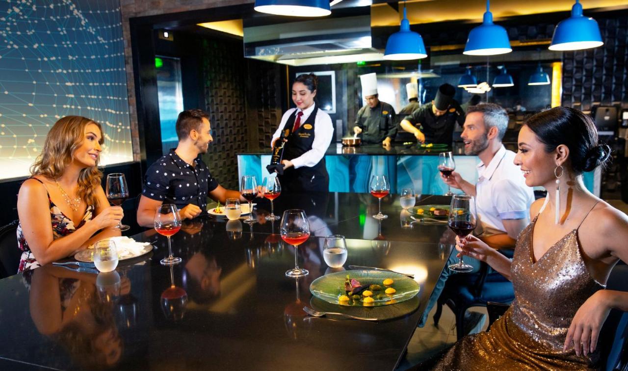 Royalton Chic Cancun, An Autograph Collection All-Inclusive Resort - Adults Only Εξωτερικό φωτογραφία A restaurant at the Hard Rock Hotel