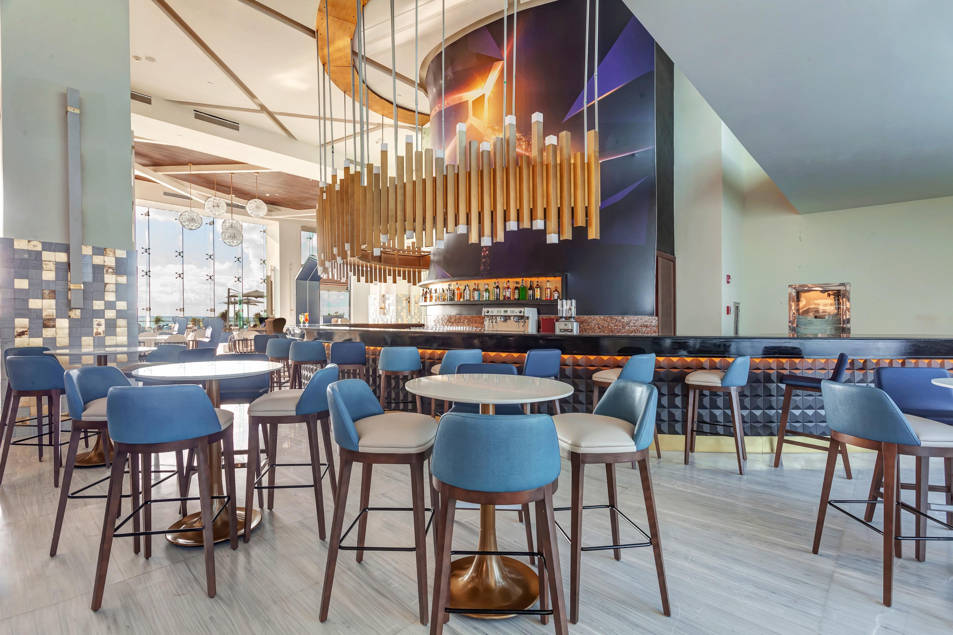 Royalton Chic Cancun, An Autograph Collection All-Inclusive Resort - Adults Only Εξωτερικό φωτογραφία The lounge at the airport